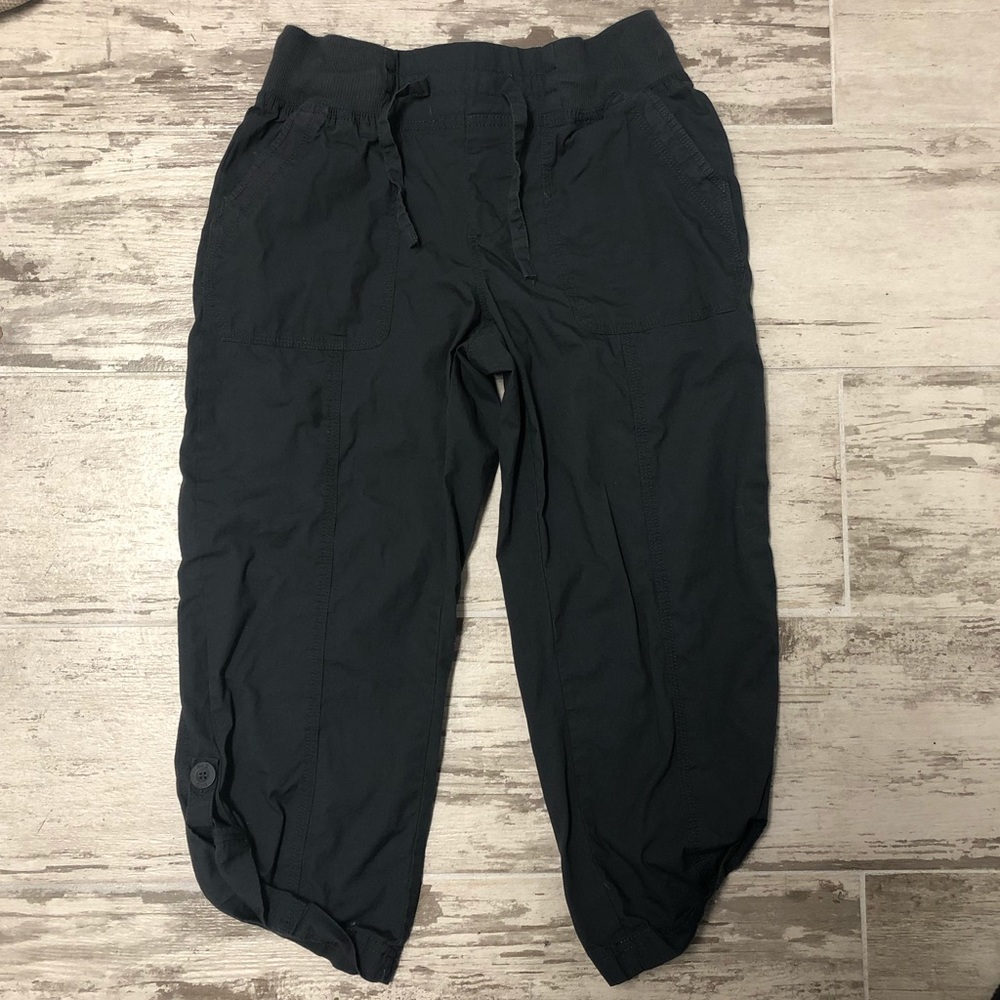 BCG Grey Cargo Capris (Size M)